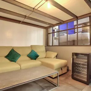 2 Bedrooms Le Marais Nazareth Apartment