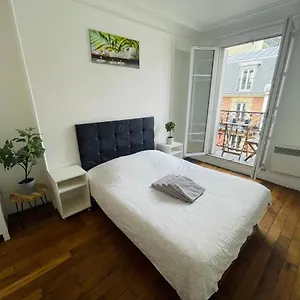 Tour Eiffel Volontaire Apartment